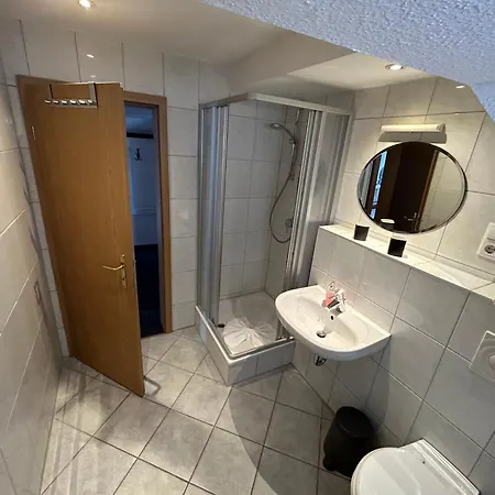 Ratskeller بيت ضيافة فارين